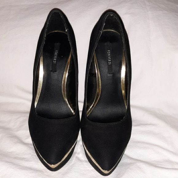Forever 21 Black Platform Pumps w Gold Accent 6 - Picture 7 of 7